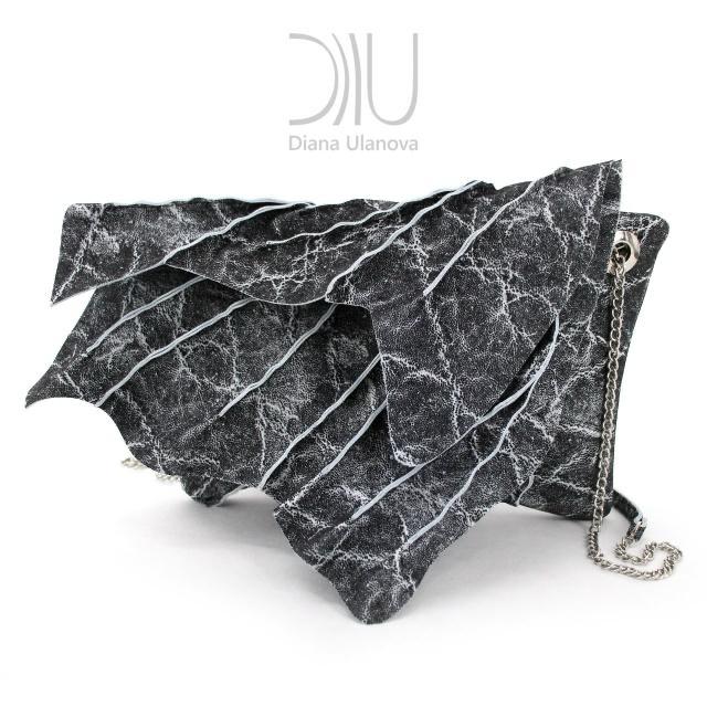 Obsidian Leaves